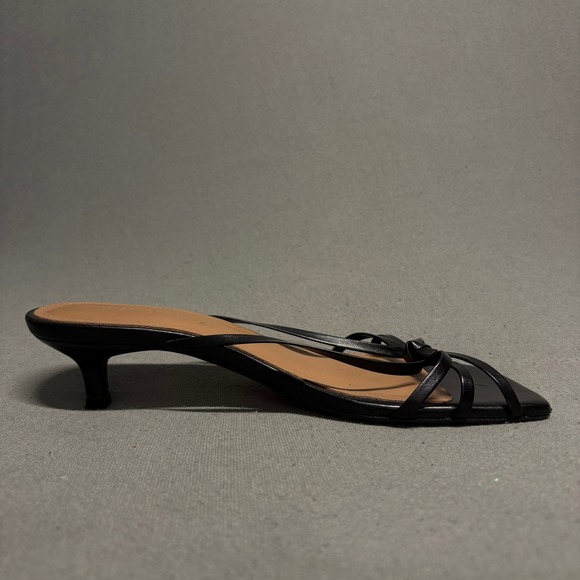 FLATTERED Eunisa Heel in Black Size 39 As Is Needs Repair - Picture 8 of 16